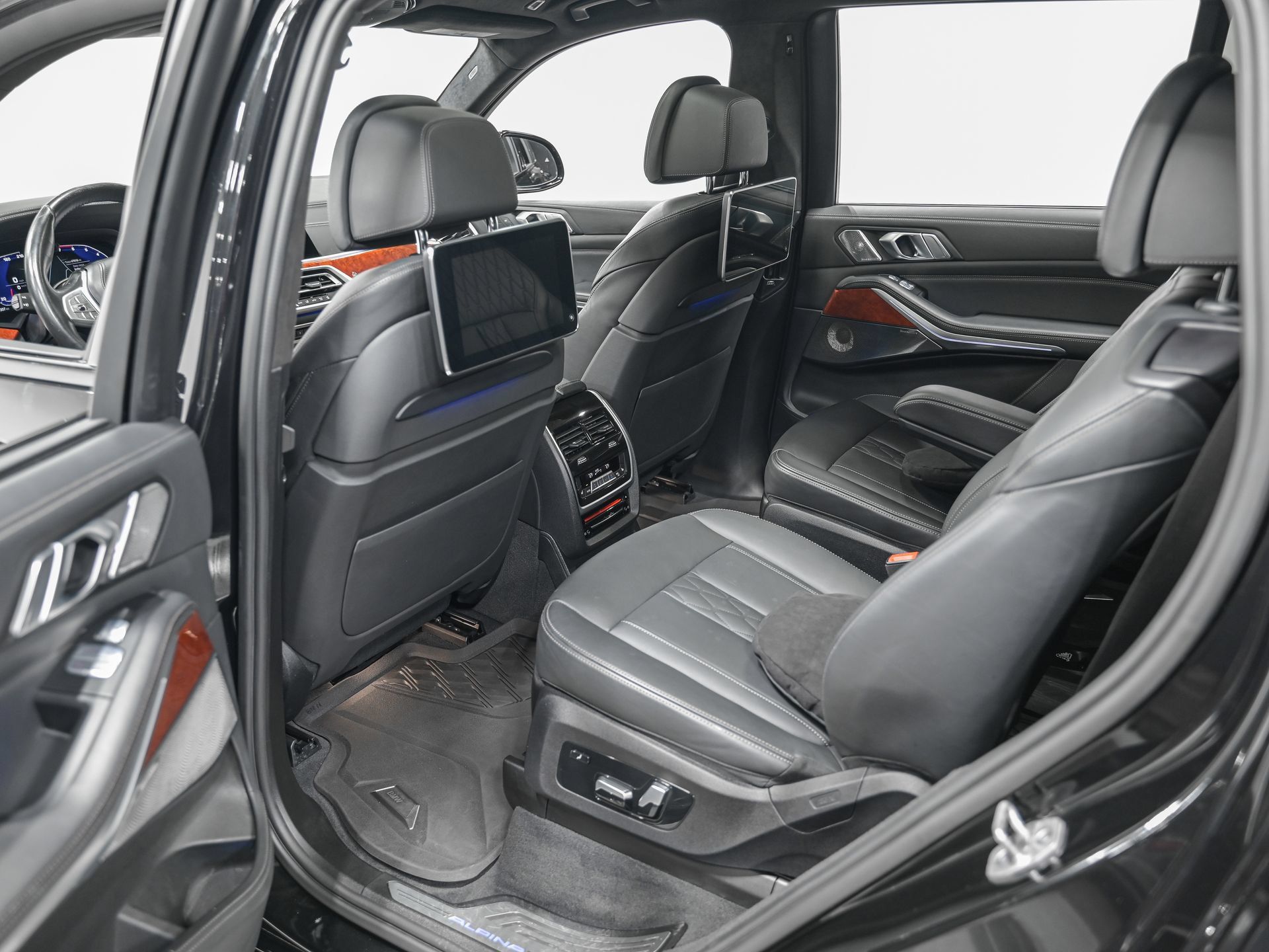 Used 2022 BMW ALPINA XB7 AWD/4WD image 28
