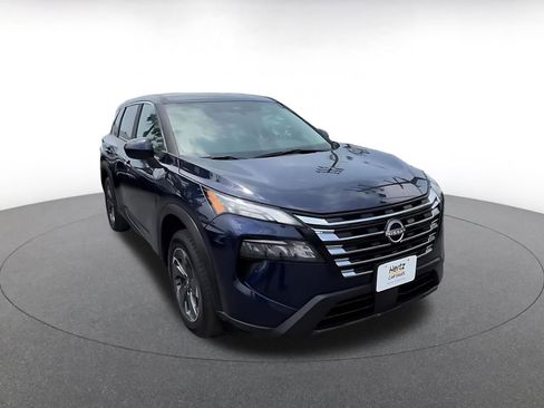 Used 2025 Nissan Rogue SV FWD image 3
