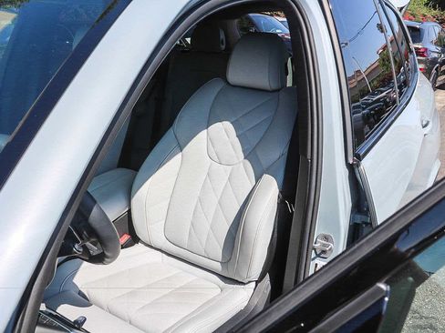 Used 2025 BMW X5 sDrive40i w/ M Sport Package RWD image 37