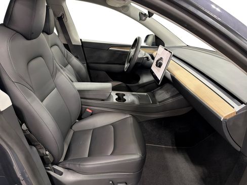Certified 2023 Tesla Model Y AWD image 13