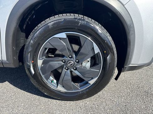 Used 2024 Nissan Rogue SV image 12