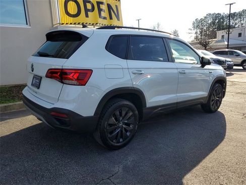 Certified 2022 Volkswagen Taos S image 4