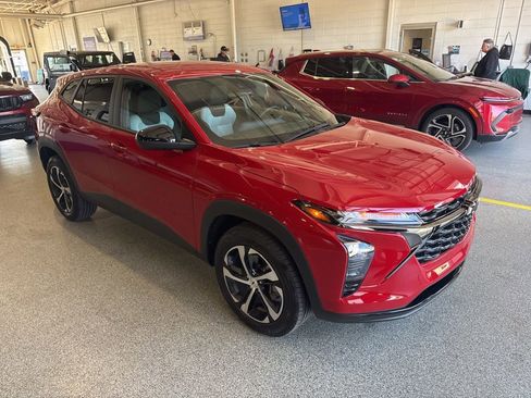 Used 2026 Chevrolet Trax RS w/ Driver Confidence Package FWD image 2