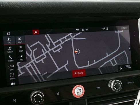 Certified 2025 Porsche Macan image 16