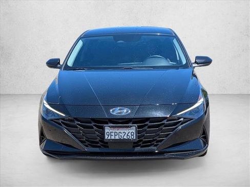 Used 2023 Hyundai Elantra SEL w/ Convenience Package FWD image 2