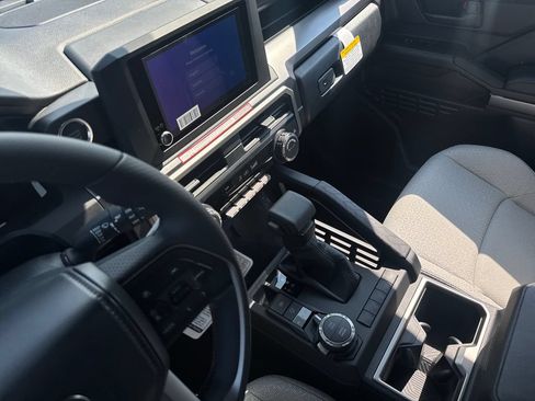New 2026 Toyota 4Runner SR5 AWD/4WD image 18