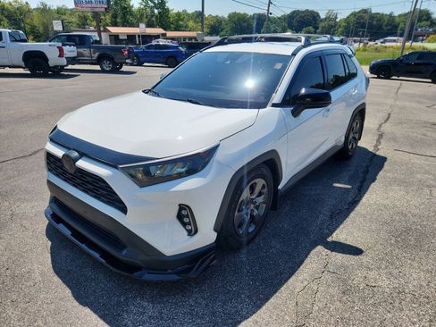 Used 2019 Toyota RAV4 LE FWD image 5