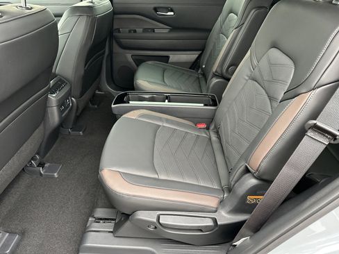 New 2025 Nissan Pathfinder Platinum image 22