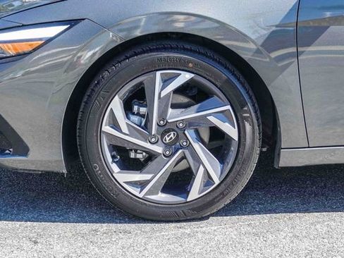 Certified 2025 Hyundai Elantra Sport FWD image 10