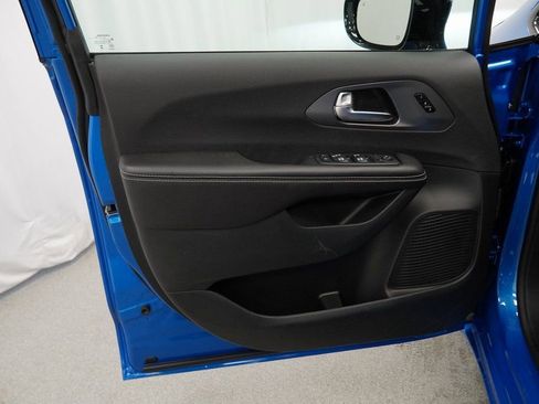 New 2026 Chrysler Pacifica Select image 27