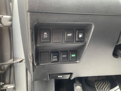 Used 2018 Nissan Rogue SV AWD/4WD image 19