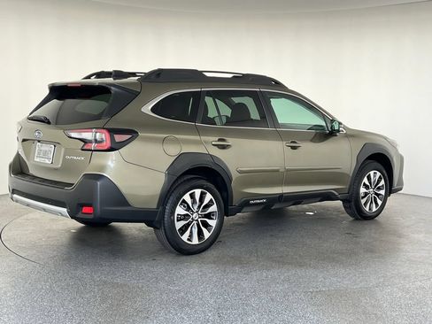 Certified 2025 Subaru Outback Limited AWD/4WD image 4