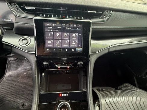 Used 2022 Jeep Grand Cherokee L Laredo image 16