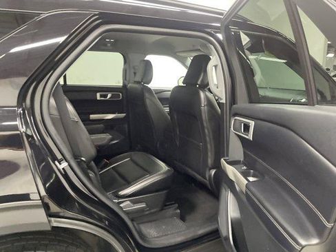 Used 2022 Ford Explorer XLT w/ Equipment Group 202A AWD/4WD image 15