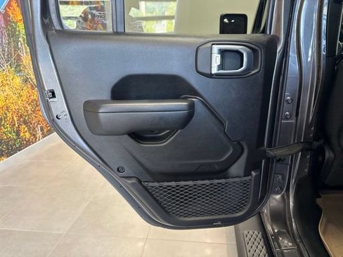 Used 2022 Jeep Gladiator Mojave w/ Cold Weather Group AWD/4WD image 39