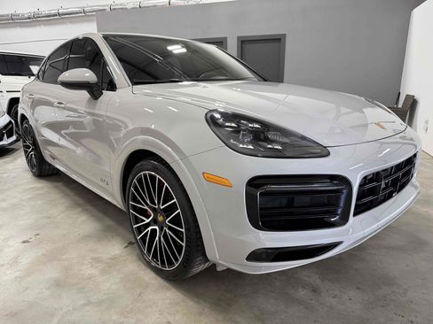 Used 2022 Porsche Cayenne GTS AWD/4WD image 34