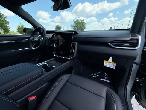 New 2026 GMC Acadia Elevation image 37