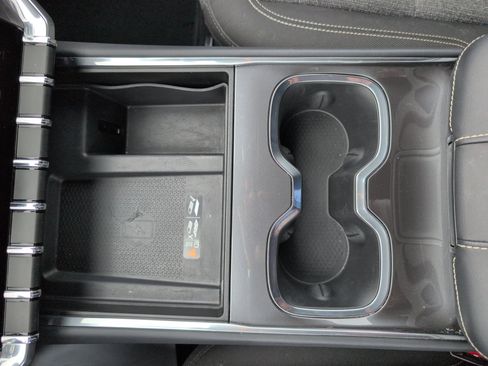 Used 2025 GMC Acadia Elevation image 25