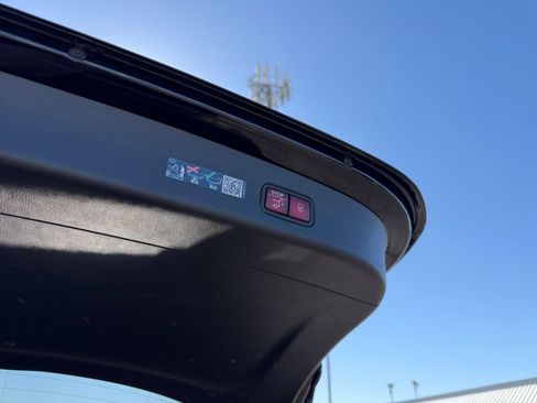 Used 2024 Mercedes-Benz GLC 300 4MATIC image 23
