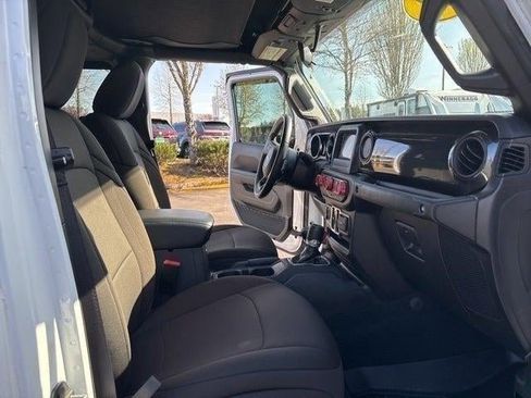 Used 2022 Jeep Gladiator Sport AWD/4WD image 25