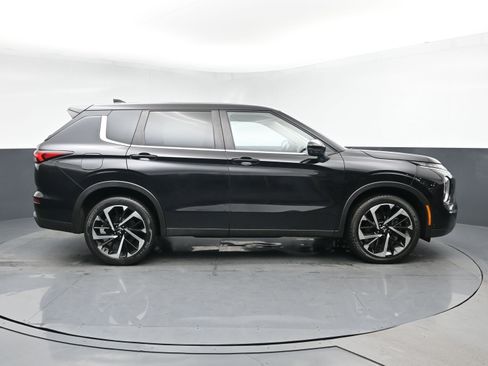 Used 2022 Mitsubishi Outlander ES AWD/4WD image 3