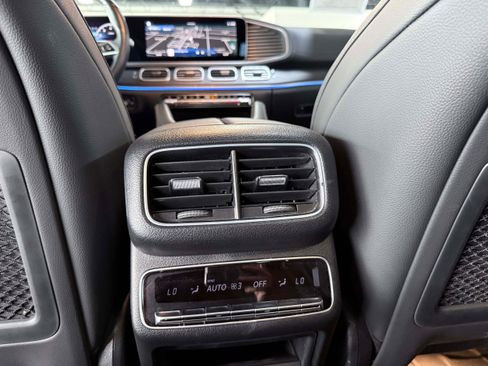 Used 2025 Mercedes-Benz GLS 450 4MATIC image 16
