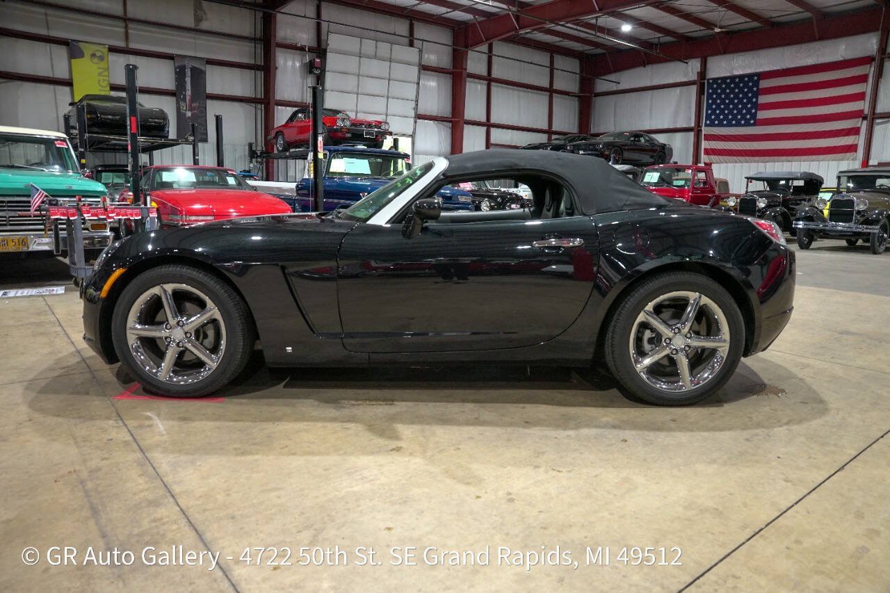 Used 2008 Saturn Sky Carbon Flash RWD image 21