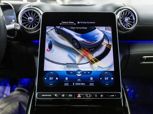 Used 2022 Mercedes-Benz SL 55 AMG 4MATIC w/ Driver Assistance Package image 23