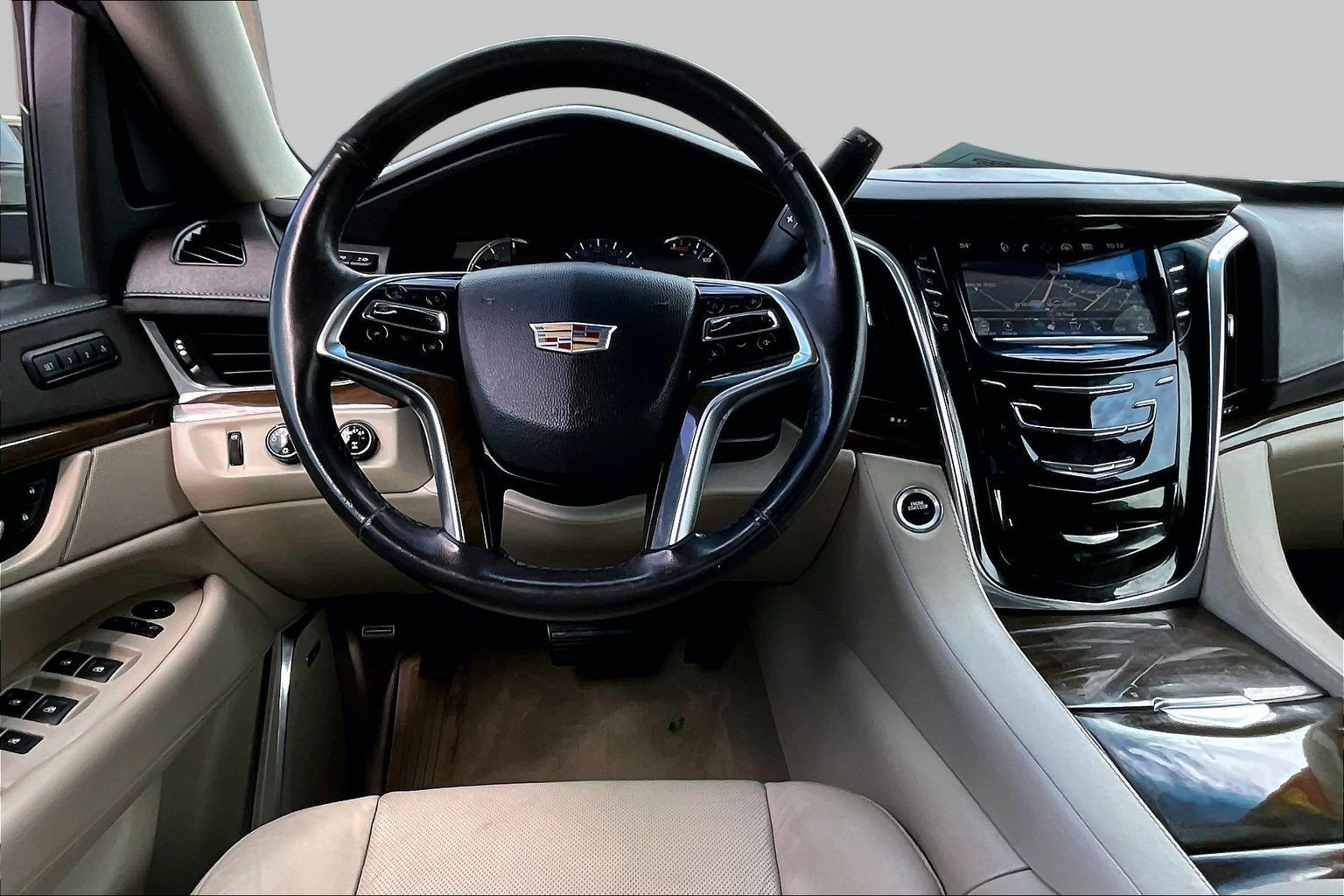 Used 2018 Cadillac Escalade Luxury AWD/4WD image 5