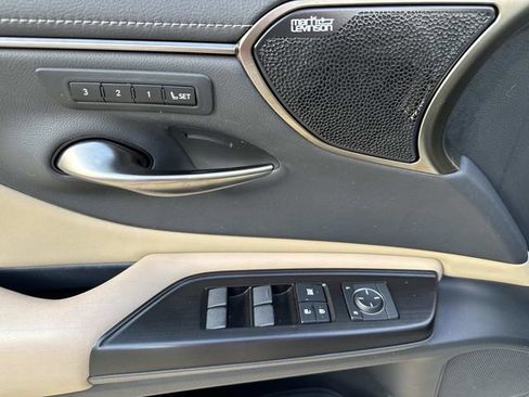 Used 2019 Lexus ES 350 Ultra Luxury image 21