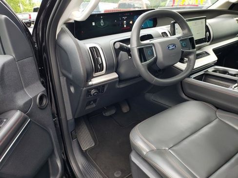 Used 2025 Ford Expedition Max Active AWD/4WD image 10