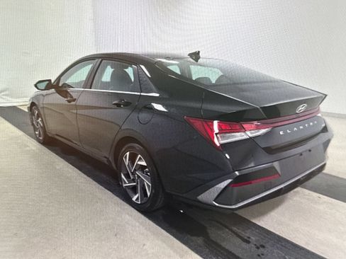Used 2026 Hyundai Elantra Limited FWD image 3