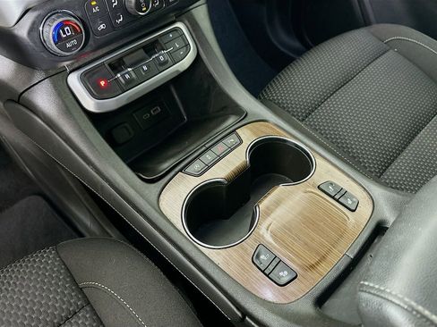 Used 2020 GMC Acadia SLE w/ Driver Convenience Package image 16