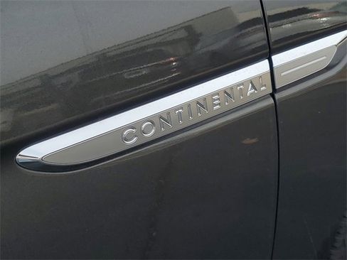 Used 2017 Lincoln Continental Reserve w/ Climate Package image 10