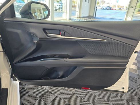 Used 2025 Toyota Camry SE image 43