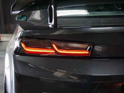 Used 2018 Chevrolet Camaro ZL1 image 80