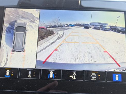 Used 2024 Chevrolet Equinox Premier image 19