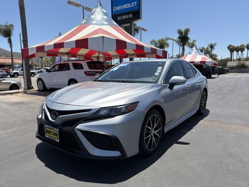 Used 2024 Toyota Camry SE w/ Convenience Package FWD image 4