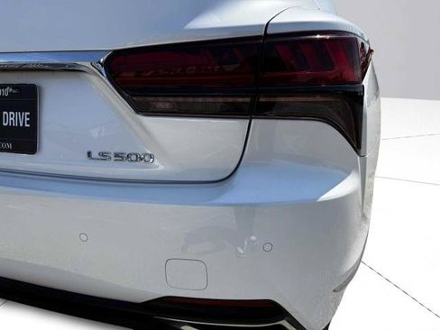 Used 2023 Lexus LS 500 w/ Accessory Package (Z2) RWD image 17