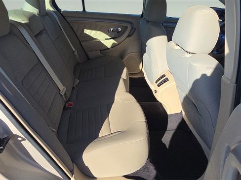 Used 2018 Ford Taurus SE image 17