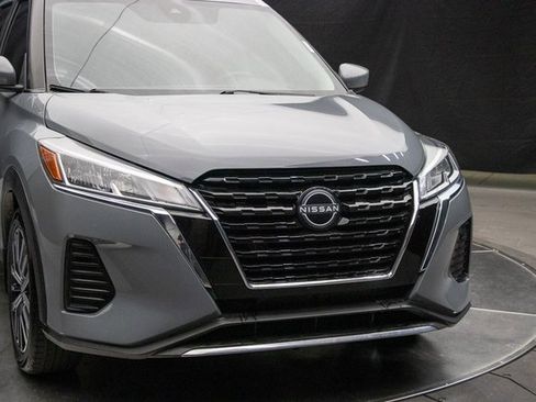 Used 2023 Nissan Kicks SV image 3