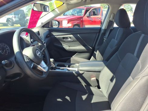 Used 2025 Nissan Sentra SV FWD image 7