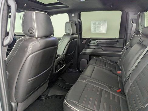 Used 2025 GMC Sierra 2500 AT4X image 18