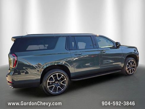 New 2026 Chevrolet Suburban RST w/ Comfort Package AWD/4WD image 7