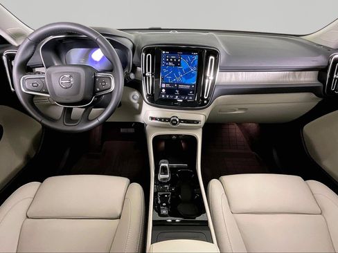 Used 2025 Volvo XC40 B5 Plus w/ Protection Package Premier AWD/4WD image 16