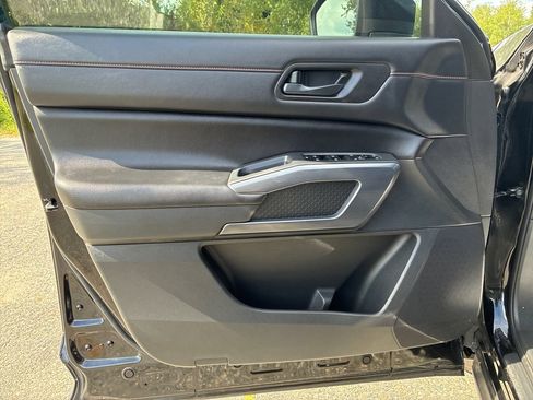 Used 2025 Nissan Pathfinder Rock Creek AWD/4WD image 10