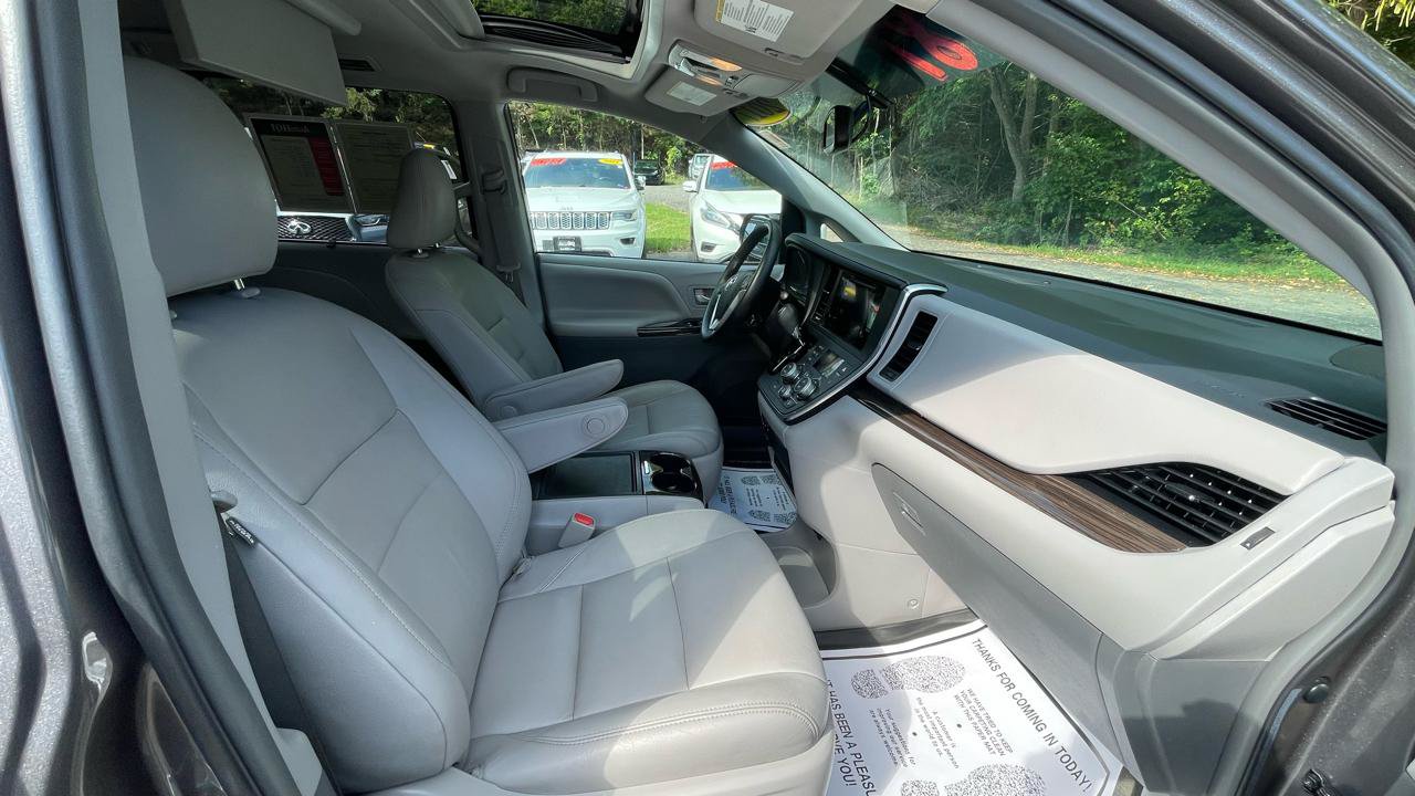 Used 2017 Toyota Sienna XLE Premium w/ Protection Package AWD/4WD image 31