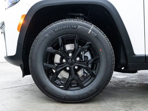 New 2026 Jeep Grand Cherokee 4WD image 7