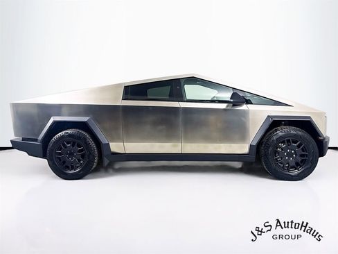 Used 2024 Tesla Cybertruck AWD Crew Cab image 8