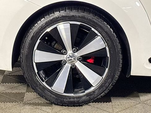 Used 2013 Volkswagen Beetle 2.0T image 20